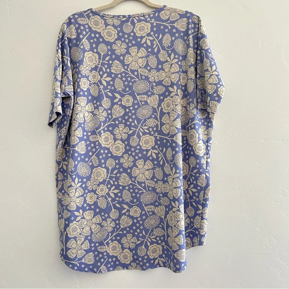 LuLaRoe Floral Strawberry Jacquard Irma Tunic Size Small Periwinkle and Cream - Picture 2 of 13